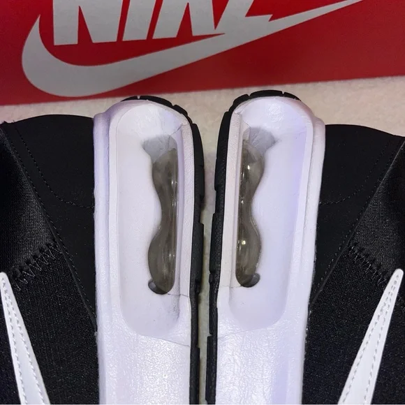 Nike Air Max INTRLK Lite - size 8 - like new! - Picture 4 of 6